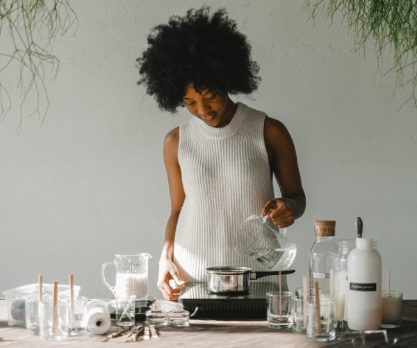 Comment bien doser le parfum dans une bougie pour une diffusion optimale