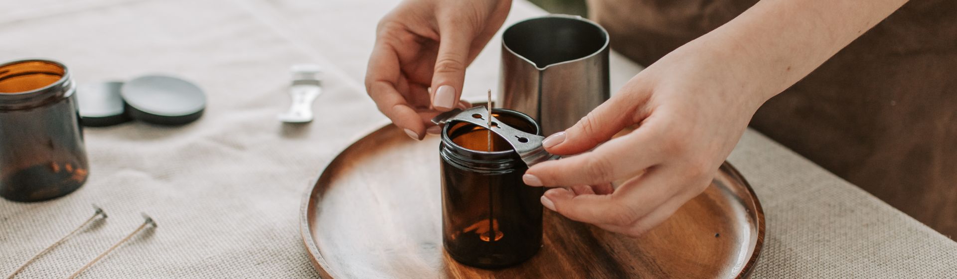 Traces blanches, craquelures, rétractation : 3 secrets pour réussir vos bougies